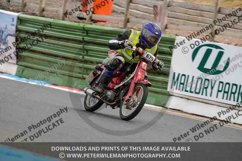 Vintage motorcycle club;eventdigitalimages;mallory park;mallory park trackday photographs;no limits trackdays;peter wileman photography;trackday digital images;trackday photos;vmcc festival 1000 bikes photographs
